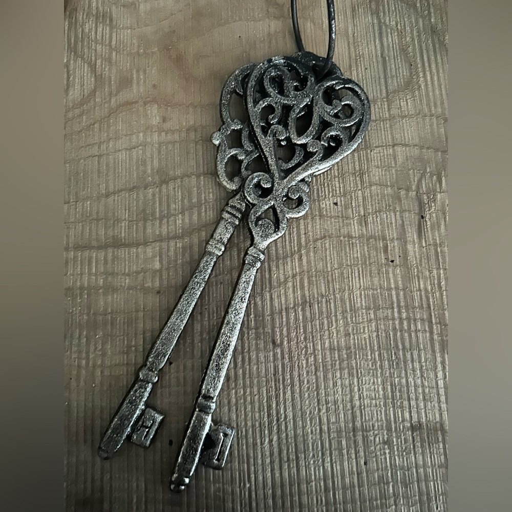 Distressed Silver Metal skeleton Wall Keys Decor